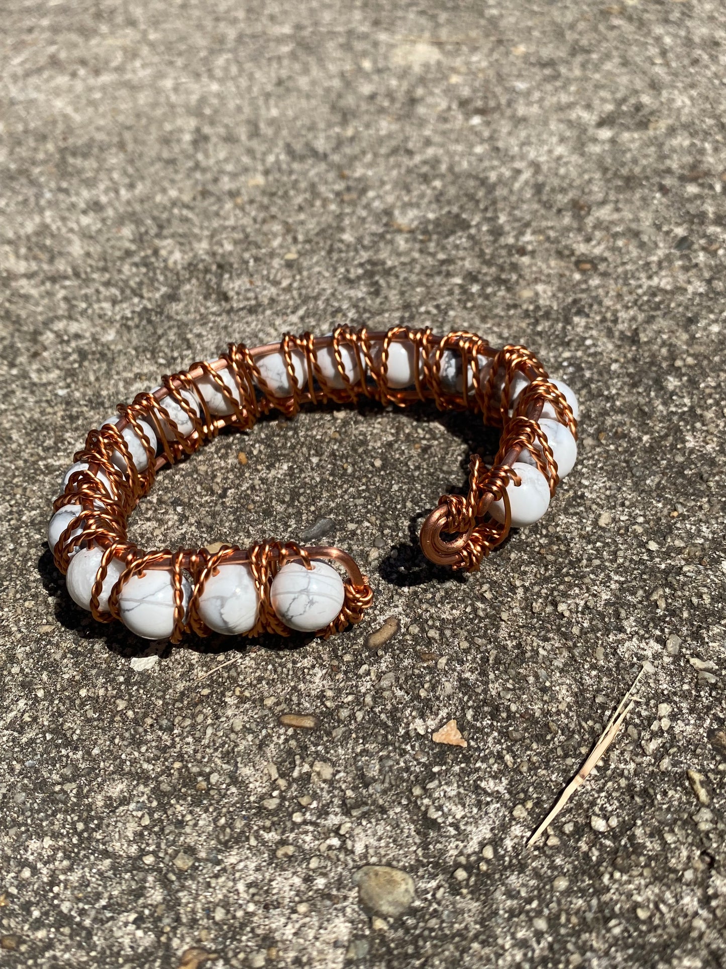 Copper bracelet w/Howlite
