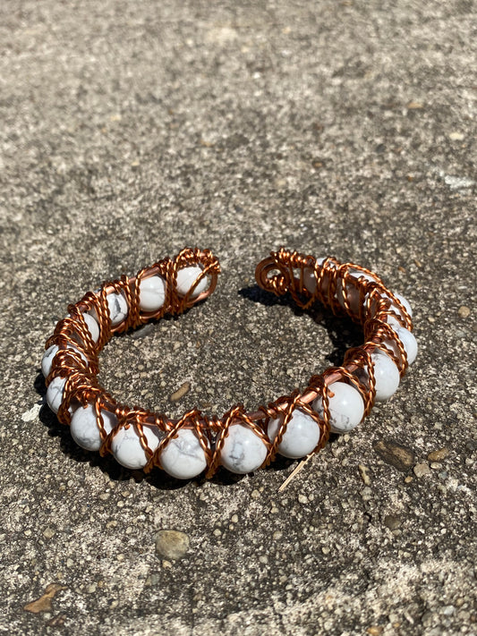 Copper bracelet w/Howlite